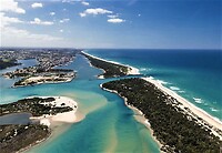 Ons laatste overzicht over de monding. Het is goed te zien waar de naam Lakes Entrance vandaan komt.