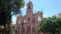 "La Catedral de la Inmaculada Concepción" is gelegen bij het Santander Park, in het hart van Neiva.