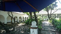 Zicht op de open binnenplaats van Hostel Matamundo - Neiva.
