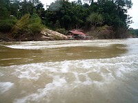 Aankomst per boot bij Kuala Tahan in Taman Negara NP.