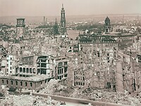 Opname van Het historische centrum van Dresden in 1945 na de bombardementen.