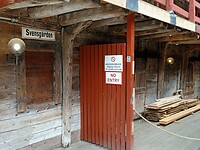 De oude pakhuizen zijn gerestaureerde na de brand in de oude Hanze stijl.