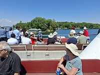 Zicht op een eiland tijdens de boottocht op Saint Lawrence rivier vanuit Gananoque
