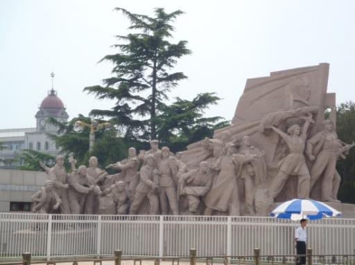 DSC04233_Tiananmen plein-550