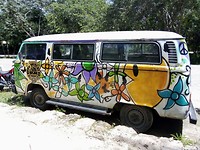 VW-busjes zie je hier ook overal in alle mogelijke kleuren en vormen