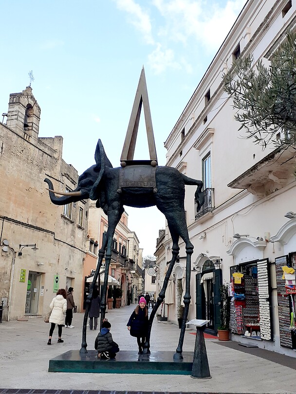 Olifant kunstwerk van Dali