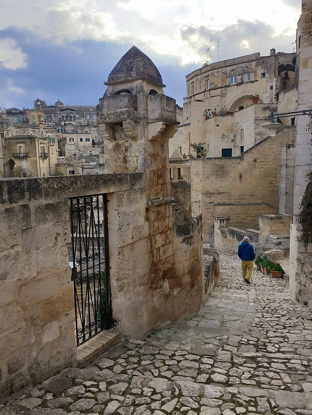 Laurens op de zovele trappen in Sassi di Matera