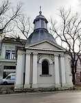 Kapel midden op straat