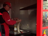 Langós-deeg wordt voorbereid