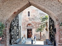 Anchiskhati Basilica entree 