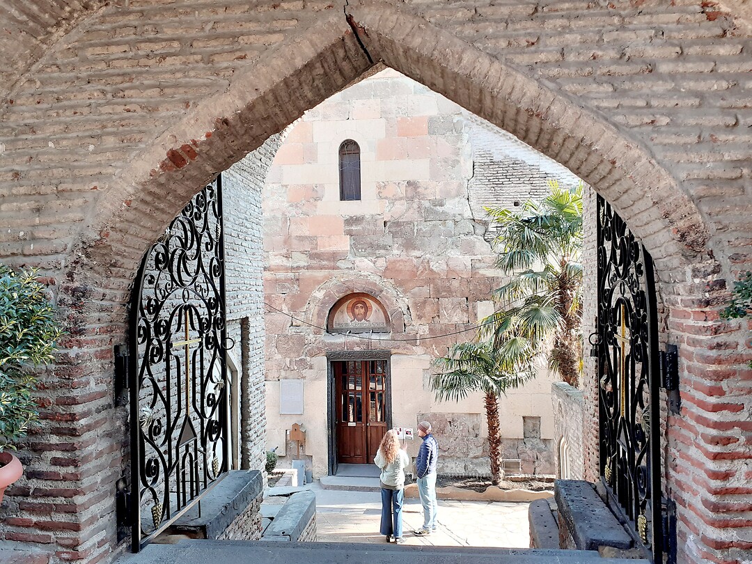 Anchiskhati Basilica entree 