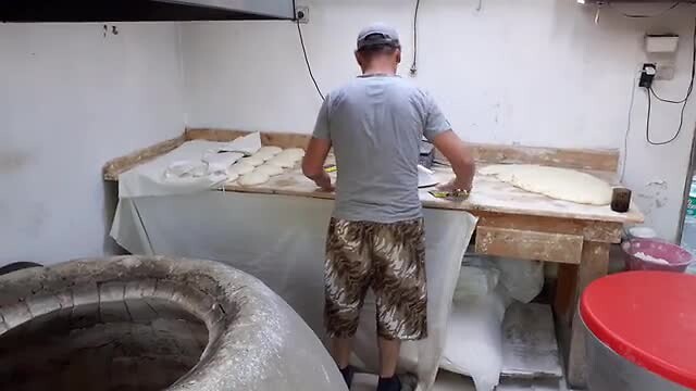 Warme Georgische bakker