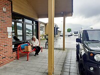 Koken in overdekte bushalte