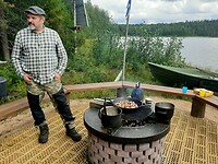 Paddestoelen gebakken op het vuur
