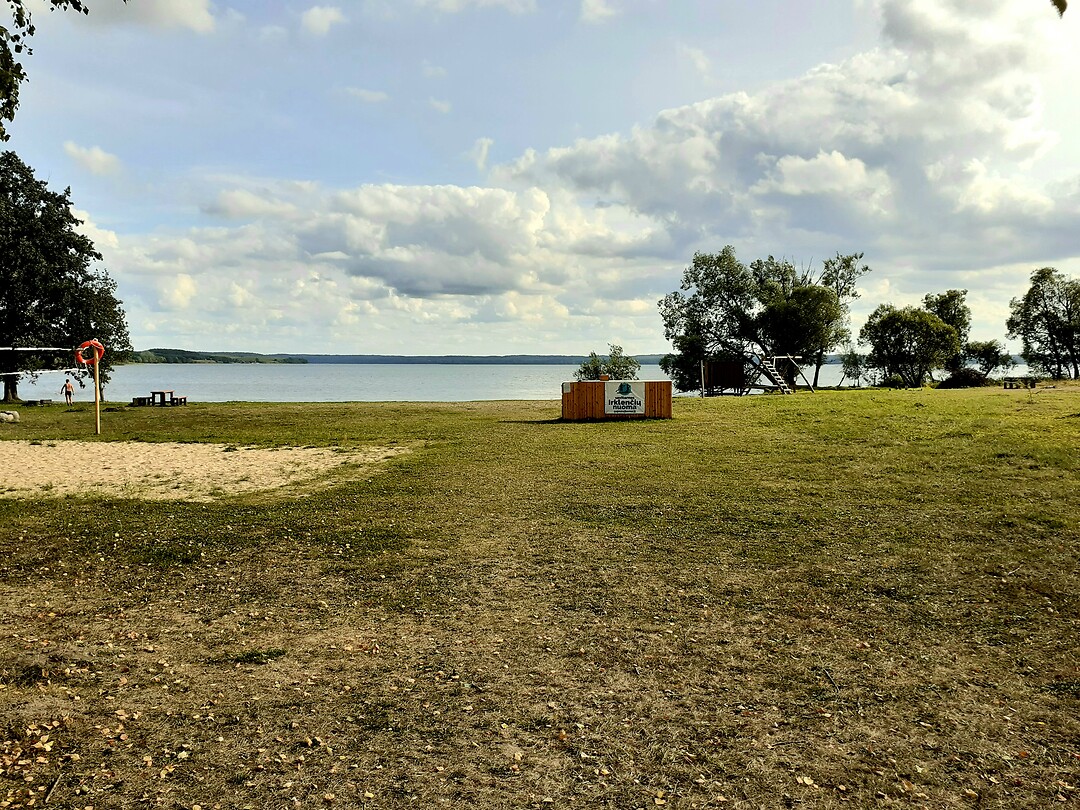 Het midden van het meer is de grens tussen Litouwen en Rusland