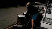 Tina fixeert de boot