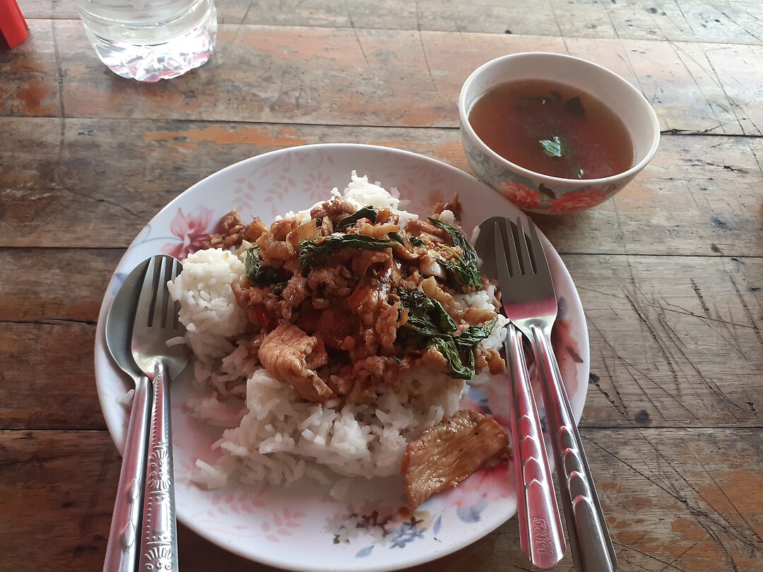 Fried pork-basil