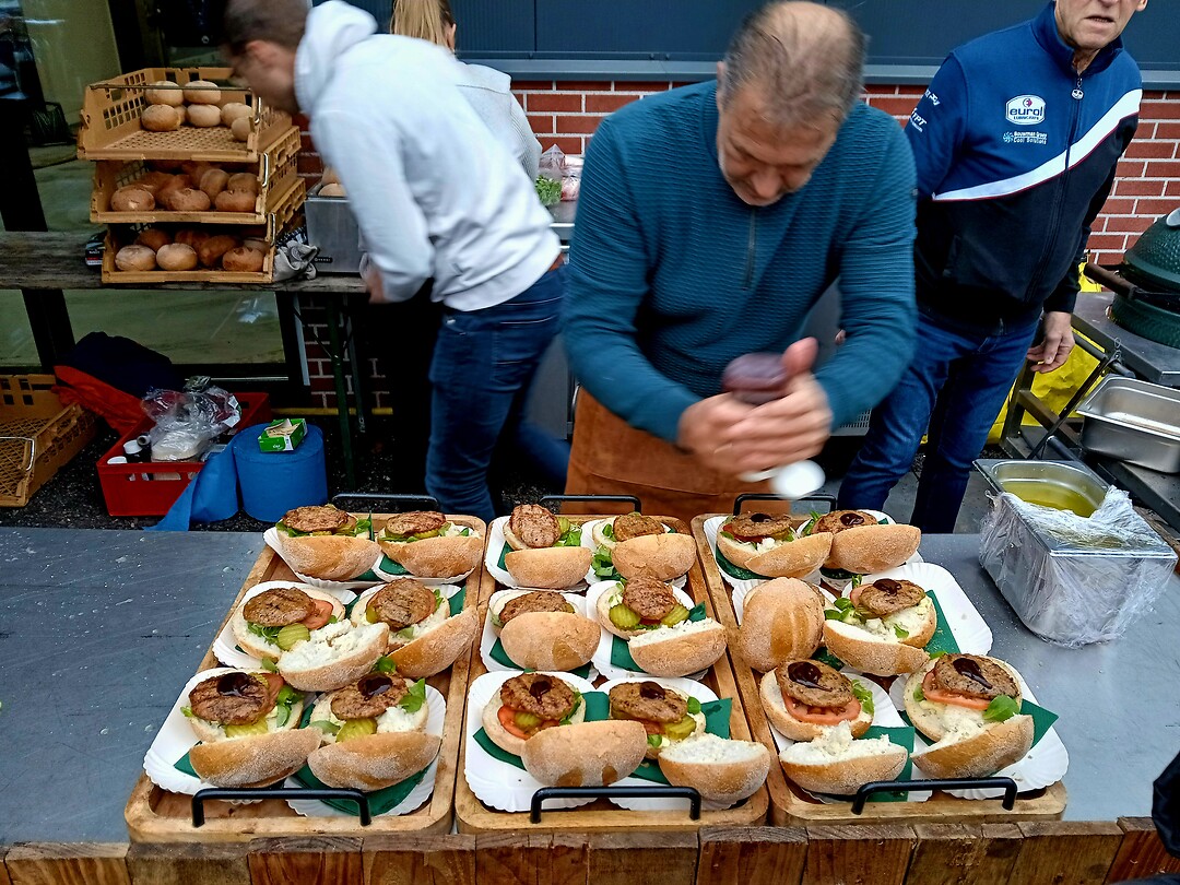 Weer een serie hamburgers klaar