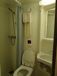 Yes! Zelfs een badkamer met douche!