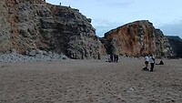 Kleine baai met sereen strand onder fort van Sagres