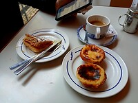 Ontbijt bij Pâttiserie 'Pastéis de Belém'