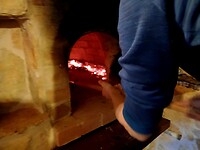 Pizza gaat in de authentieke Portugese oven