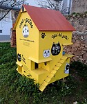 Geel kattenhok