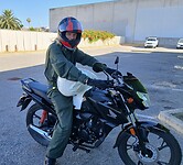Witte moto-zak nog even op de naft-tank