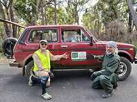 Michael Filby & Laurens trots met zijn Lada