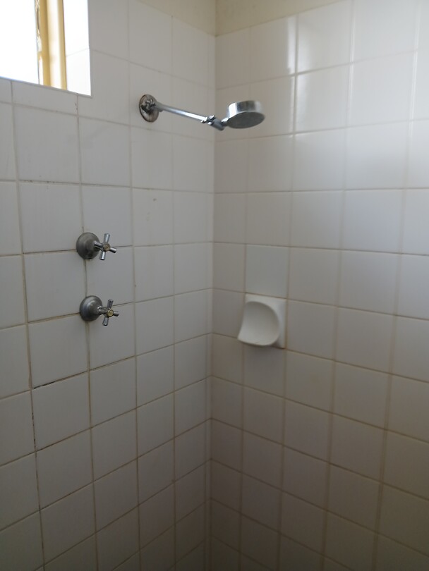 Gratis douches met warm water!! Geweldig!!!