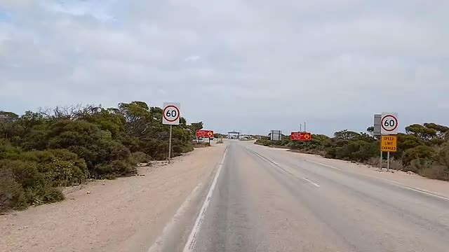 Toekomen aan de grens van Zuid-Australië naar West-Australië