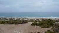 De National Highway die loopt door de Nullarbor, is dicht aan de zee