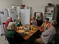 Met en allen gezellig binnen, wat frisjes buiten