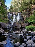 Aangekomen aan de waterval