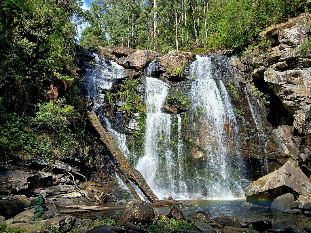 Voor de waterval