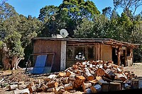 Berg hout voor het houten hok
