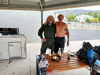 Steve, een Australiër, reist met moto door Tasmanië