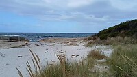 Een strand aan onze campground