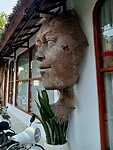 Prachtig grote sculptuur van een menselijk gezicht
