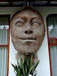 Prachtig grote sculptuur van een menselijk gezicht