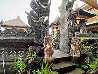 Tempel naast ons kamer waar we op uitkijken