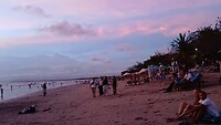 Druk op het strand van Kuta