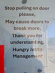 Plakt op inkomdeur van een gesloten 'Hungry Jack'