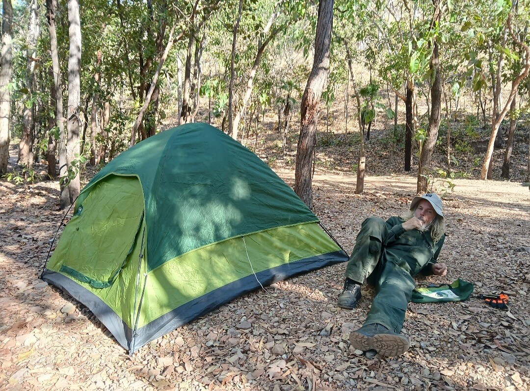Kapotte tent gemaakt