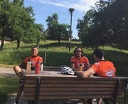Met ooievaarsnest op de achtergrond