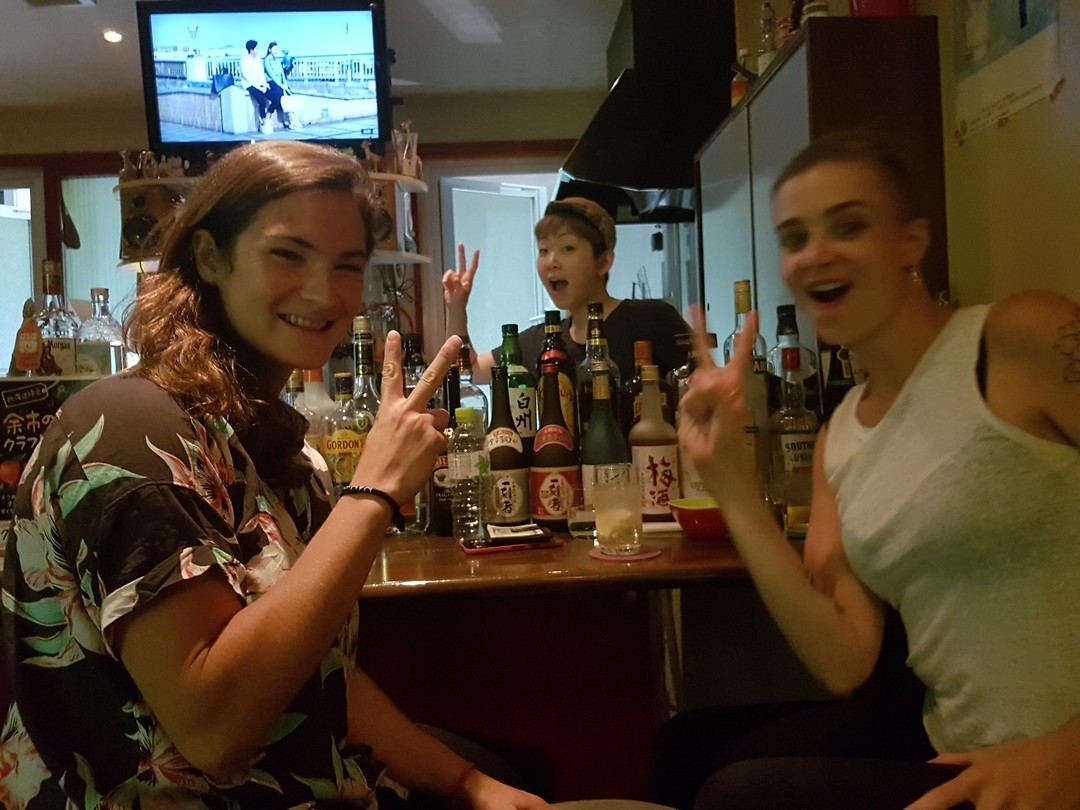 Bar Orb met Kae, Ananda en Selena