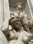 Graftombes met beeldhouwwerk