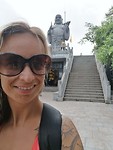 Ikke bij de grote Boeddha van Bài Dinh tempel