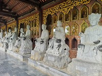 Bài Dinh tempel