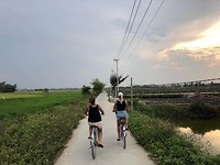 Op de fiets door de rijstvelden met Sarah
